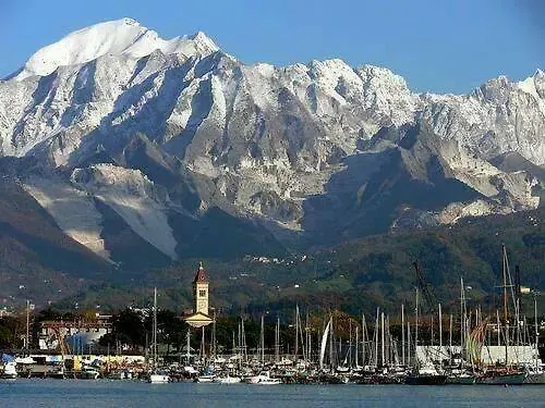 Mare E Monti Apartment Marina Di Carrara